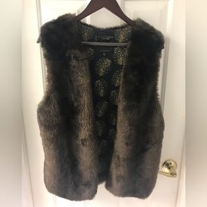 Sanctuary Anthropologie faux fur vest WITH POCKETS!!